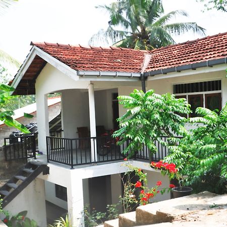 Villa Dineth Unawatuna Esterno foto